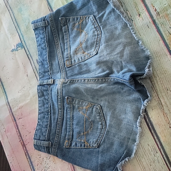 Frayed Jean shorts - Picture 3 of 4